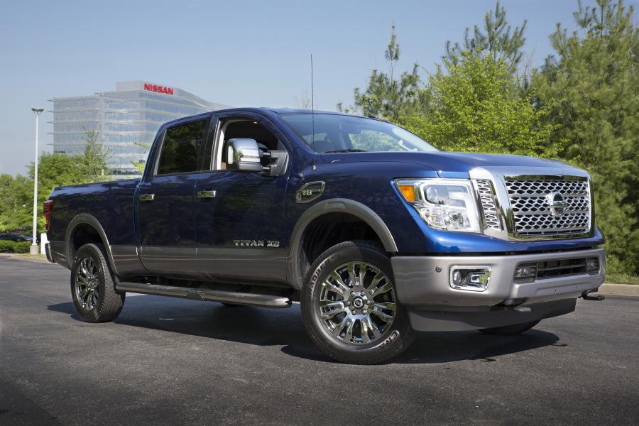  Nissan Titan XD SL Crew Cab 2016 года  (фото 4 из 11)
